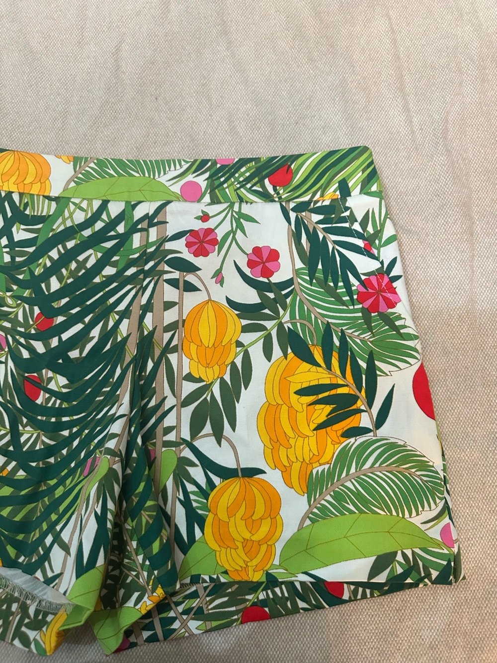 Trina Turk White Tropical Coccoloba Printed High-Waist Shorts Sz 8 38939 - Picture 7 of 15